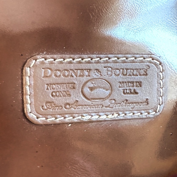 Vintage Dooney & Bourke brown patent leather bag - Picture 5 of 14